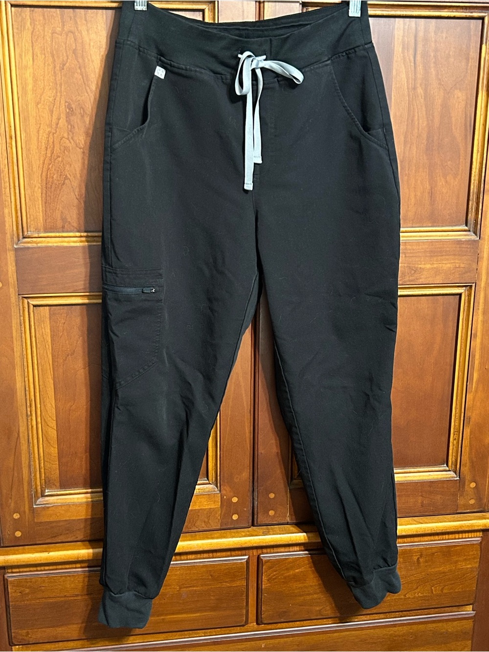 Figs Black Ankle-Length Tansen Joggers with Gray Tie. Size S/P